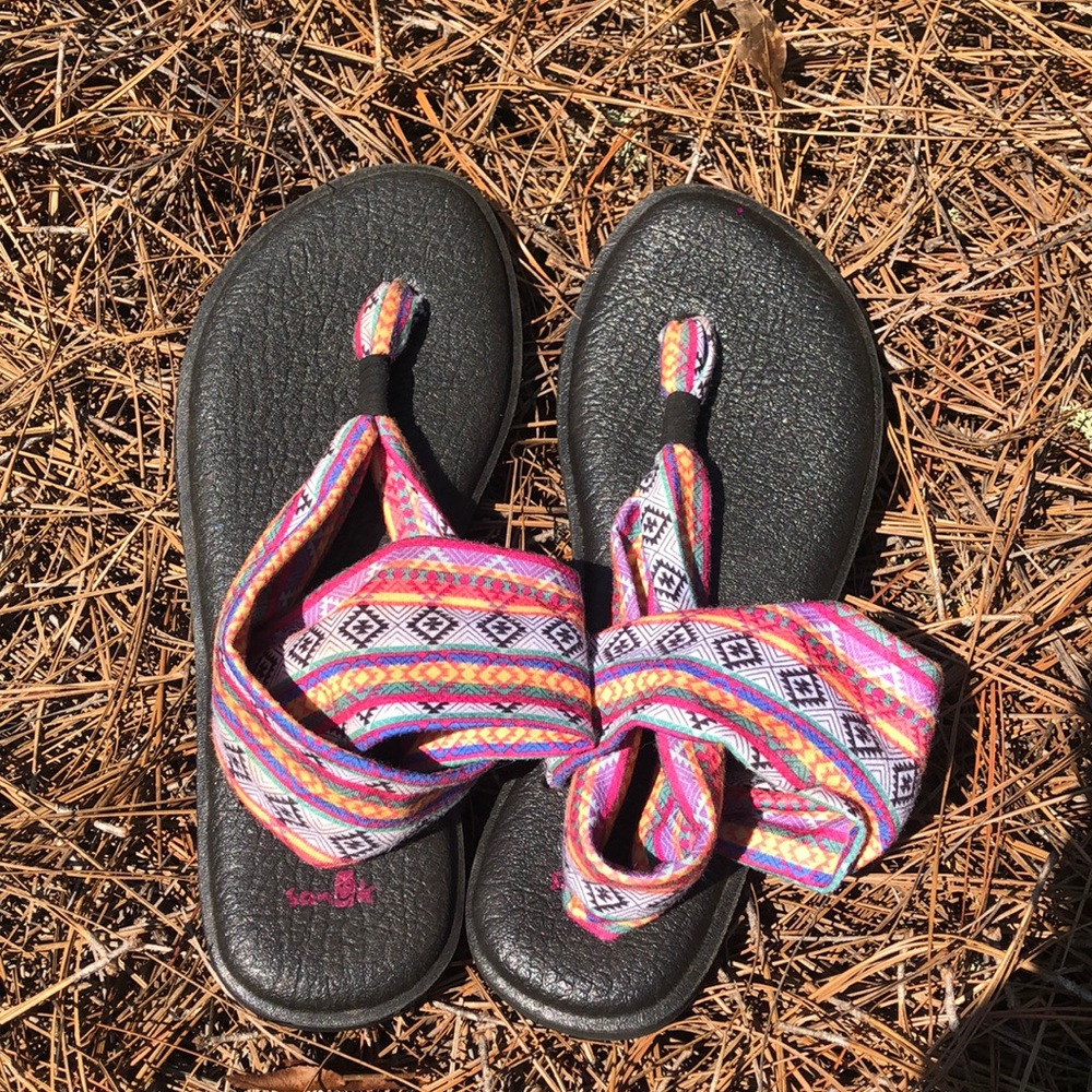 Sanuk yoga sling 2 sandals- Aztec multicolored- size 9 USA